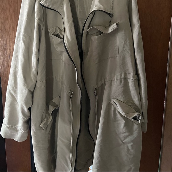 Torrid 2 Plus cinch waist trench coat, light fall or spring jacket - Picture 2 of 5
